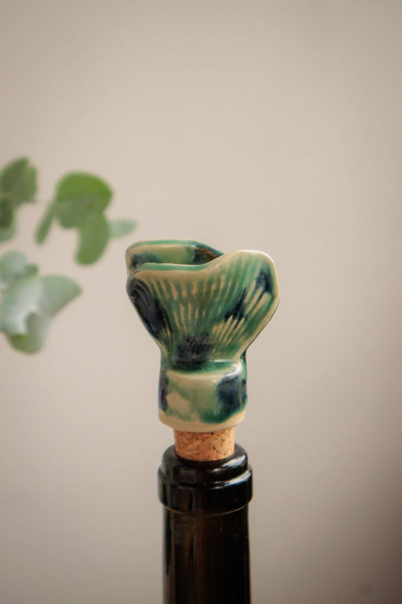 Decorative Ceramic Wine Stopper - Ocean Mist Clamshell