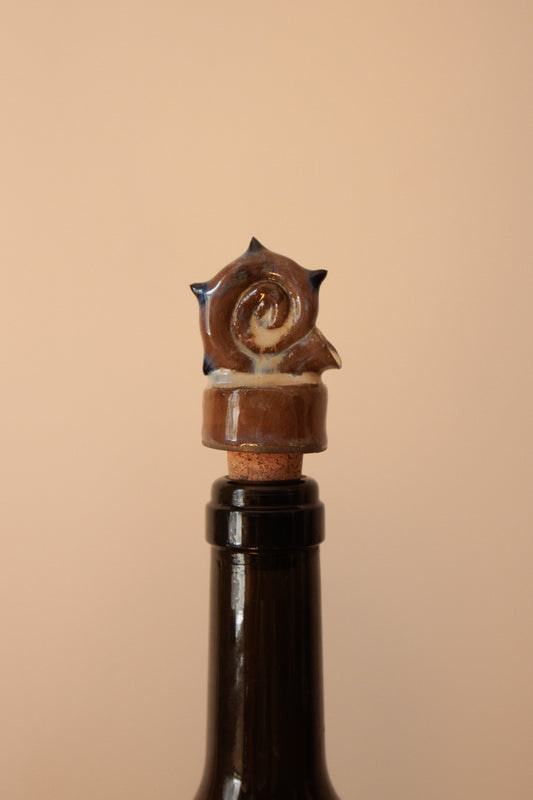 Decorative Ceramic Wine Stopper - Spiral Black Seashell