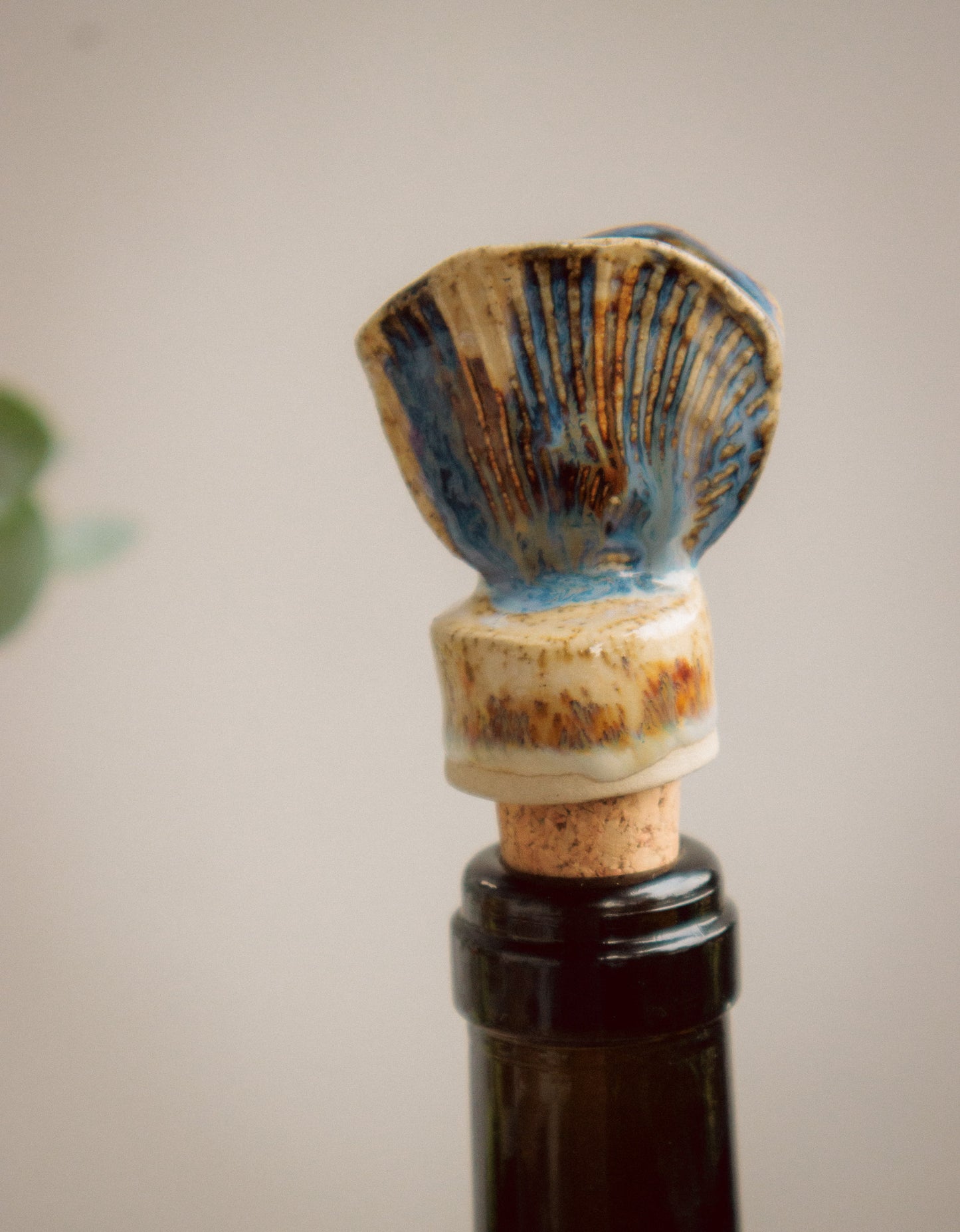 Decorative Ceramic Wine Stopper - Sandy Shores Seashell
